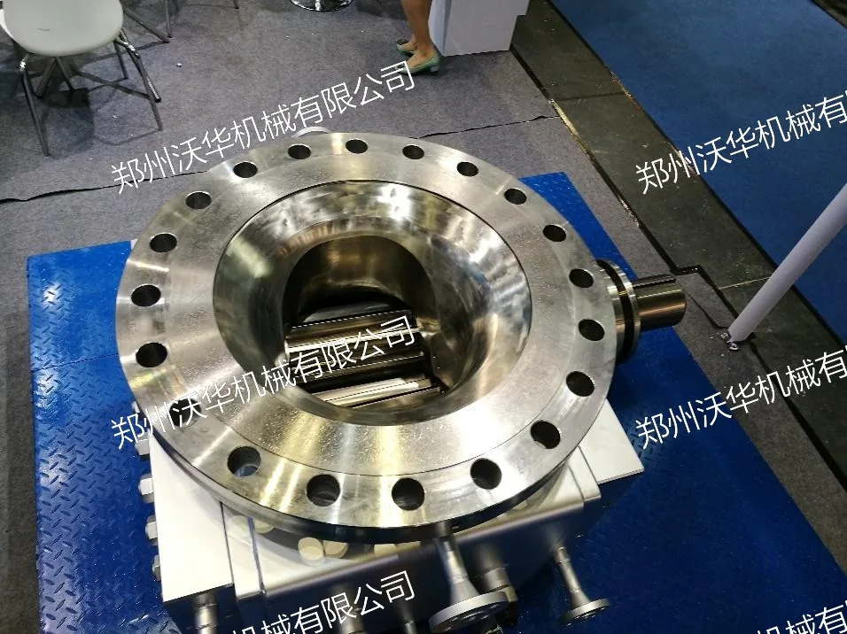 Melt gear pumps for PET and PA production